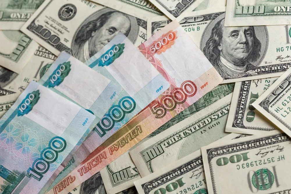 Экономист объяснил, почему доллар больше не будет по 70 рублей