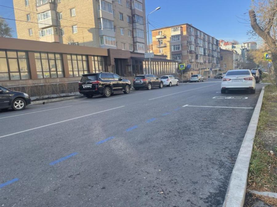 Во Владивостоке платные парковки обгоняют общественный транспорт. Это многим не нравится