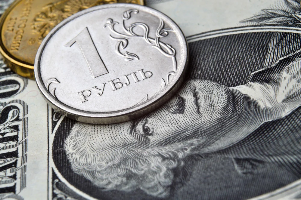 Очередное ослабление рубля уже заложили в прогнозы