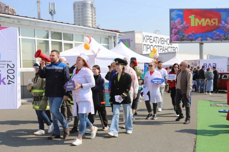 Труд! Май! Профессию выбирай — специальную акцию организовали во Владивостоке