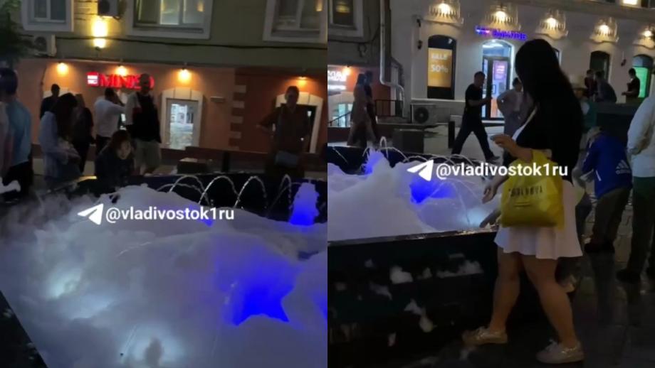 Во Владивостоке фонтан залили пеной