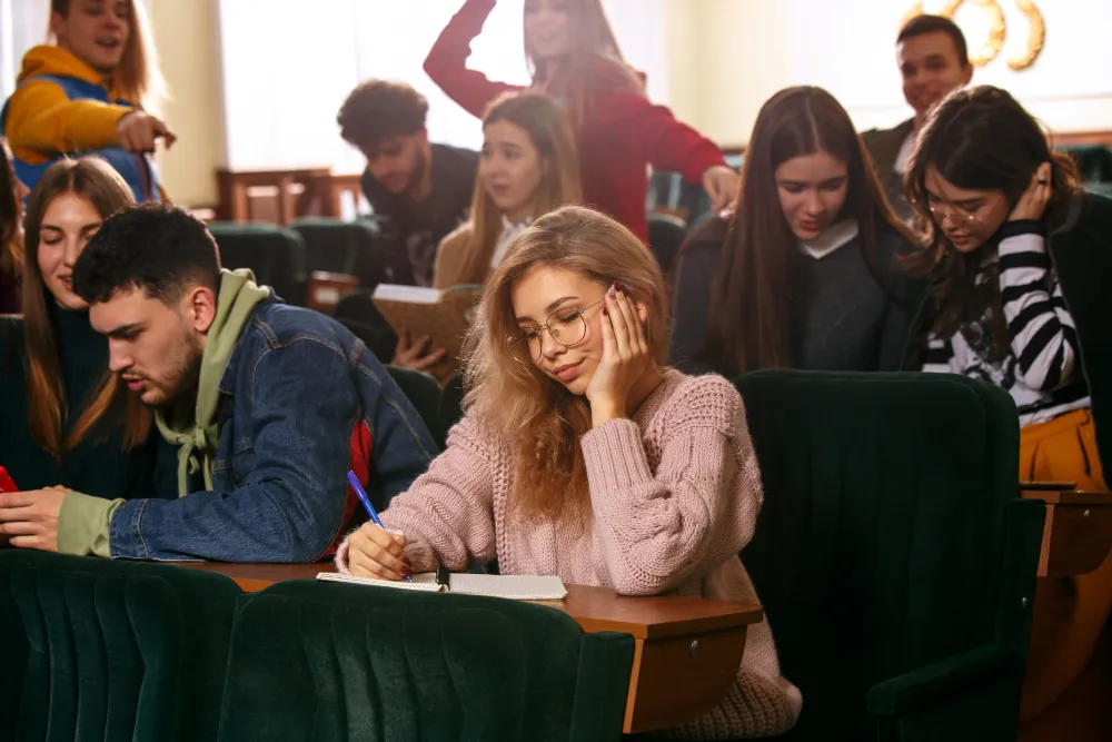 «Ведомости»: российские вузы подняли цены на обучение на 4,5−20%