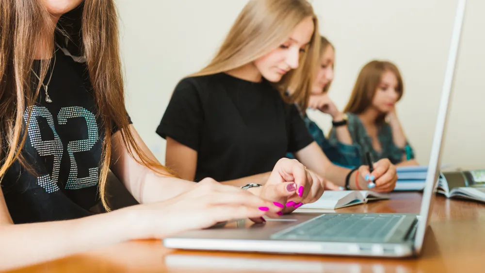 Платные отделения вузов просят сделать дешевле для хорошистов