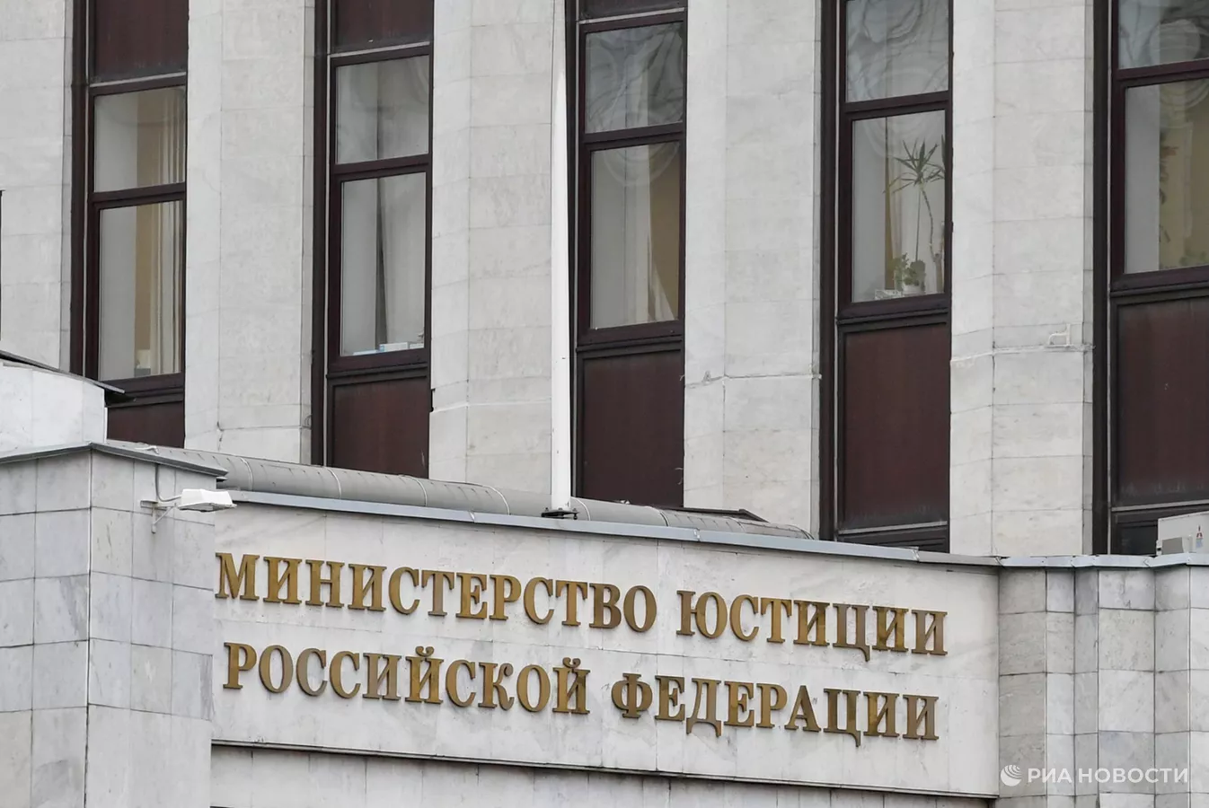 Банкиров могут обязать отчитываться перед приставами о работе с неплательщиками