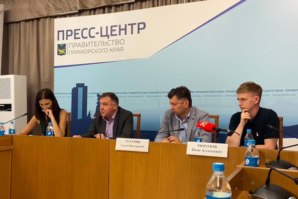 Жители и гости приморской столицы могут сыграть в шахматы с известными шахматистами России и мира