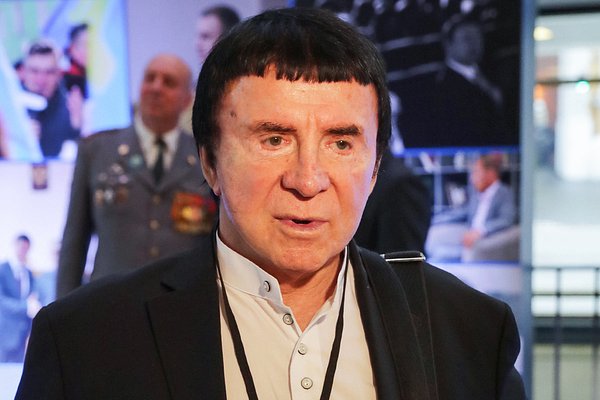 «Попу назад! У вас есть что выставить»: культовый экстрасенс Кашпировский вернулся. Как проходят его сеансы в 2024 году?