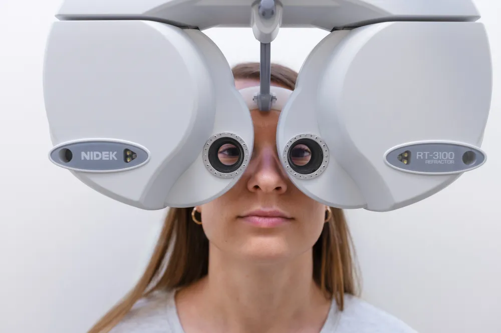 Ученые вернули зрение слепым с помощью импланта