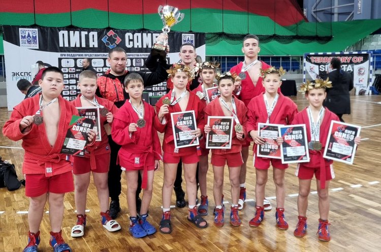 Артемовские самбисты стали абсолютными чемпионами на Международном турнире «Лига самбо» в Минске