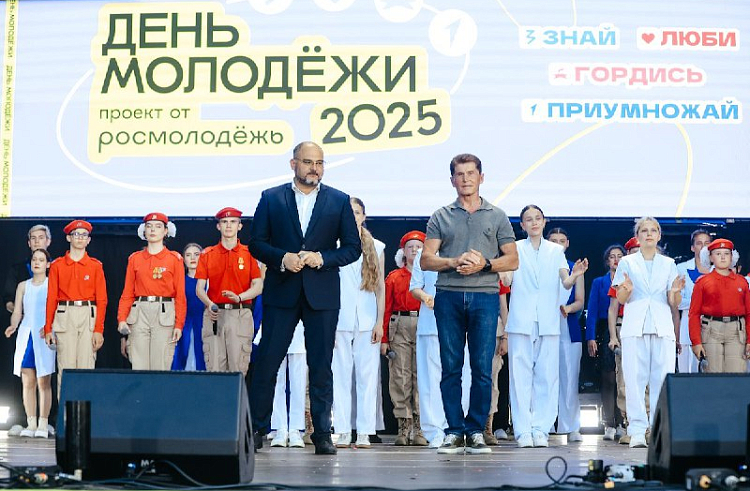 Олег Кожемяко поздравил приморцев с Днём молодёжи