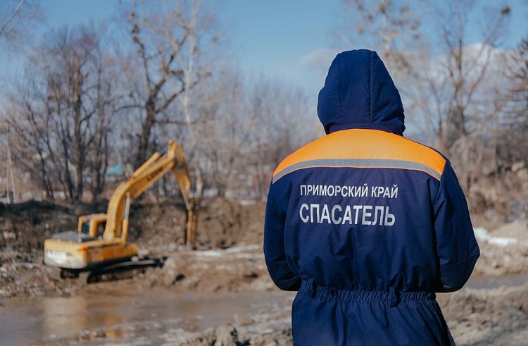 Трутнев поручил убрать правовые барьеры при ликвидации ЧС в ДФО