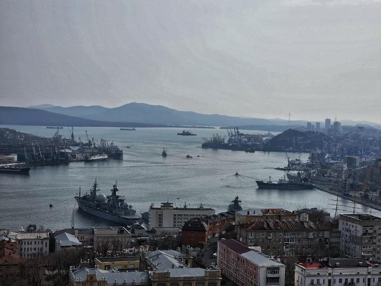 Во Владивостоке туман, возможен дождь