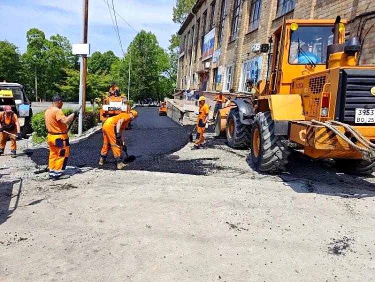 Новый асфальт появился на дорогах Владивостока: адреса