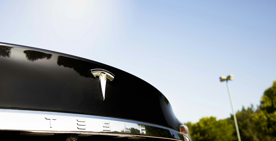 Акции Alphabet и Tesla рухнули после сообщений о росте затрат на развитие ИИ