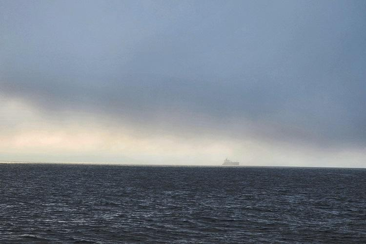 Во Владивостоке морось, ветер, до +18°С