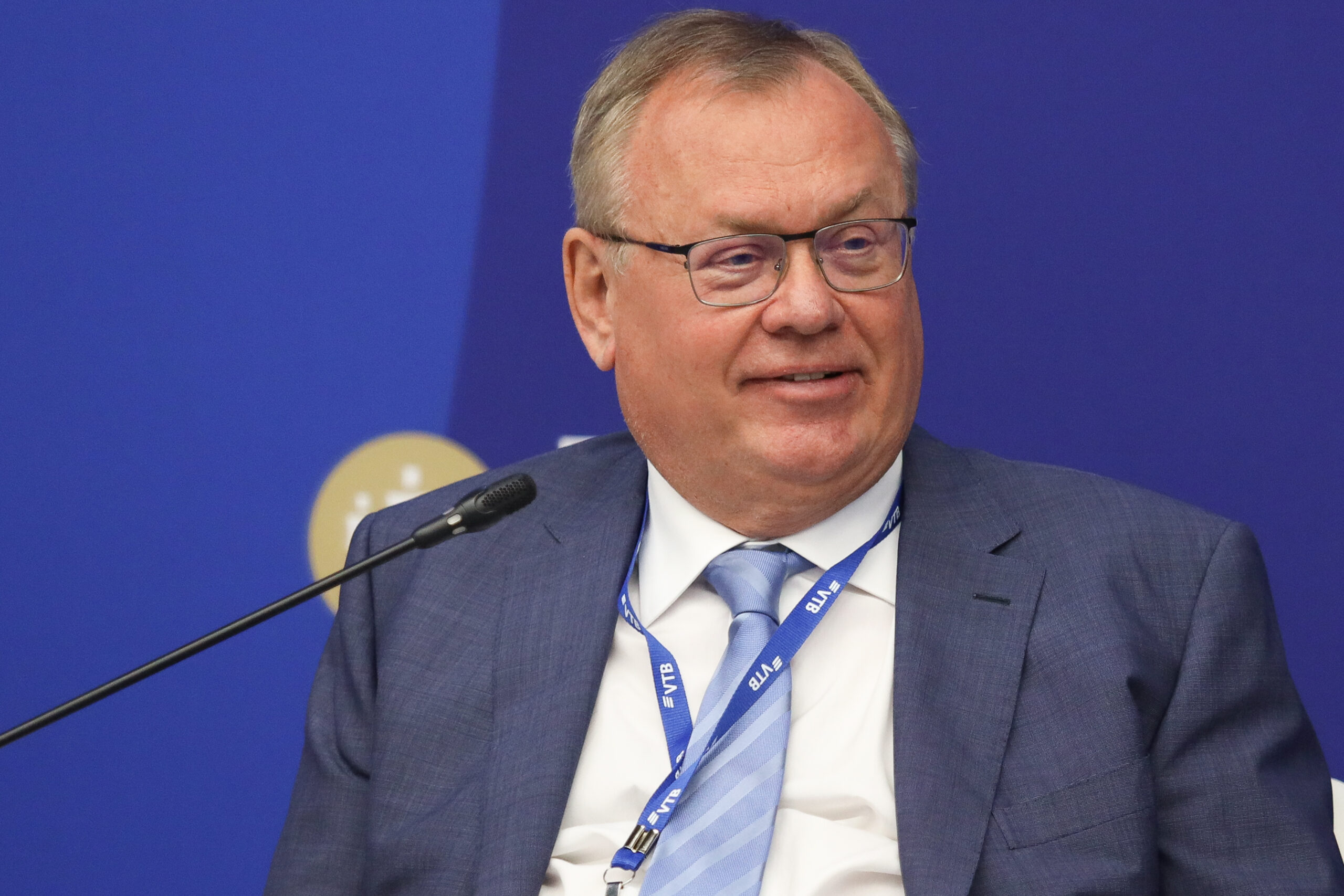 Глава ВТБ назвал «стремом» удаленку и игнорирование сообщений по работе после 18:00