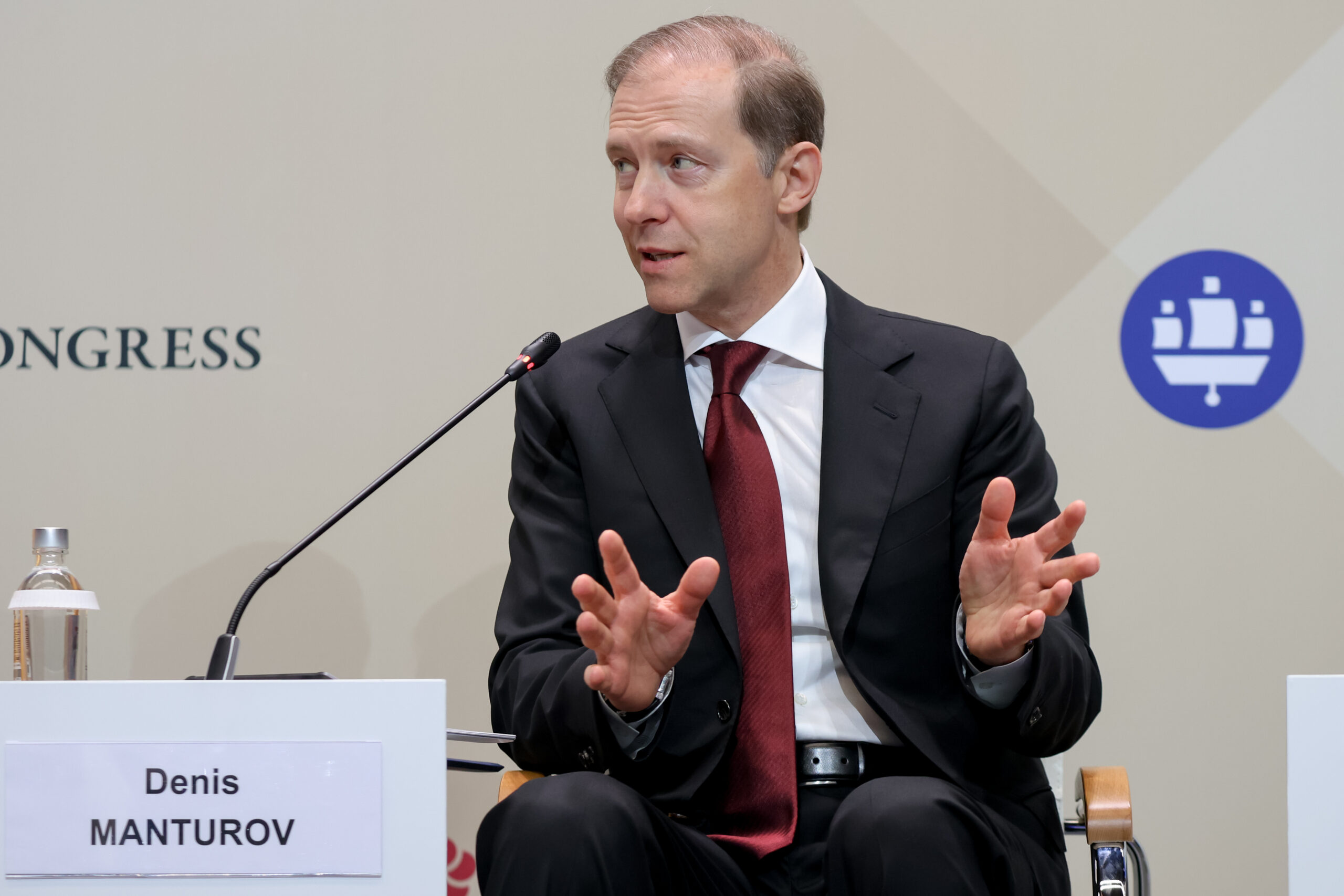 Денис Мантуров рассказал, какие объекты могут попасть под временное управление
