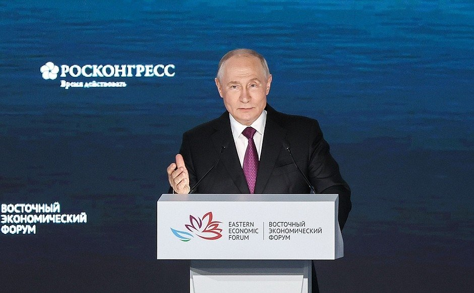 Путин поручил активизировать создание во Владивостоке финансового центра
