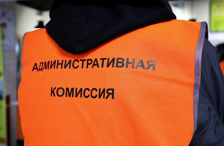 Жители Владивостока помогли прикрыть торговлю «паленым» алкоголем на Маяке